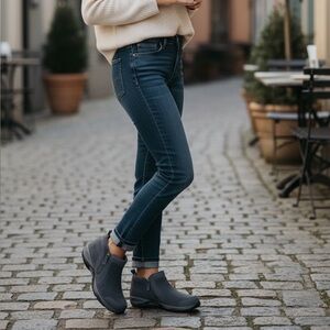 Easy Spirit Evony Women’s Leather Ankle Zipper Boot in Blue - Size 11M